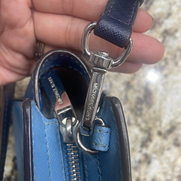 Michael Kors  Selma Mini Leather Crossbody - Picture 8 of 12